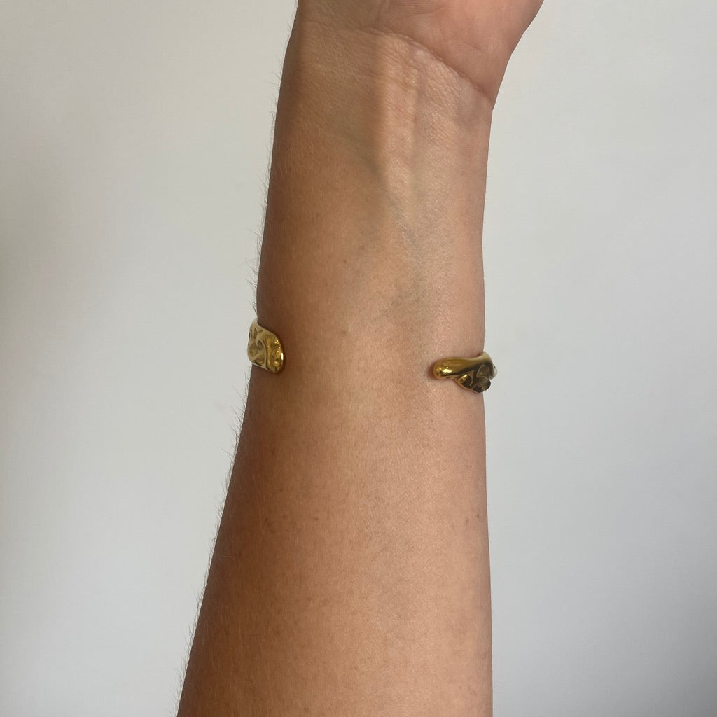 Fluid like Gold Bracelet