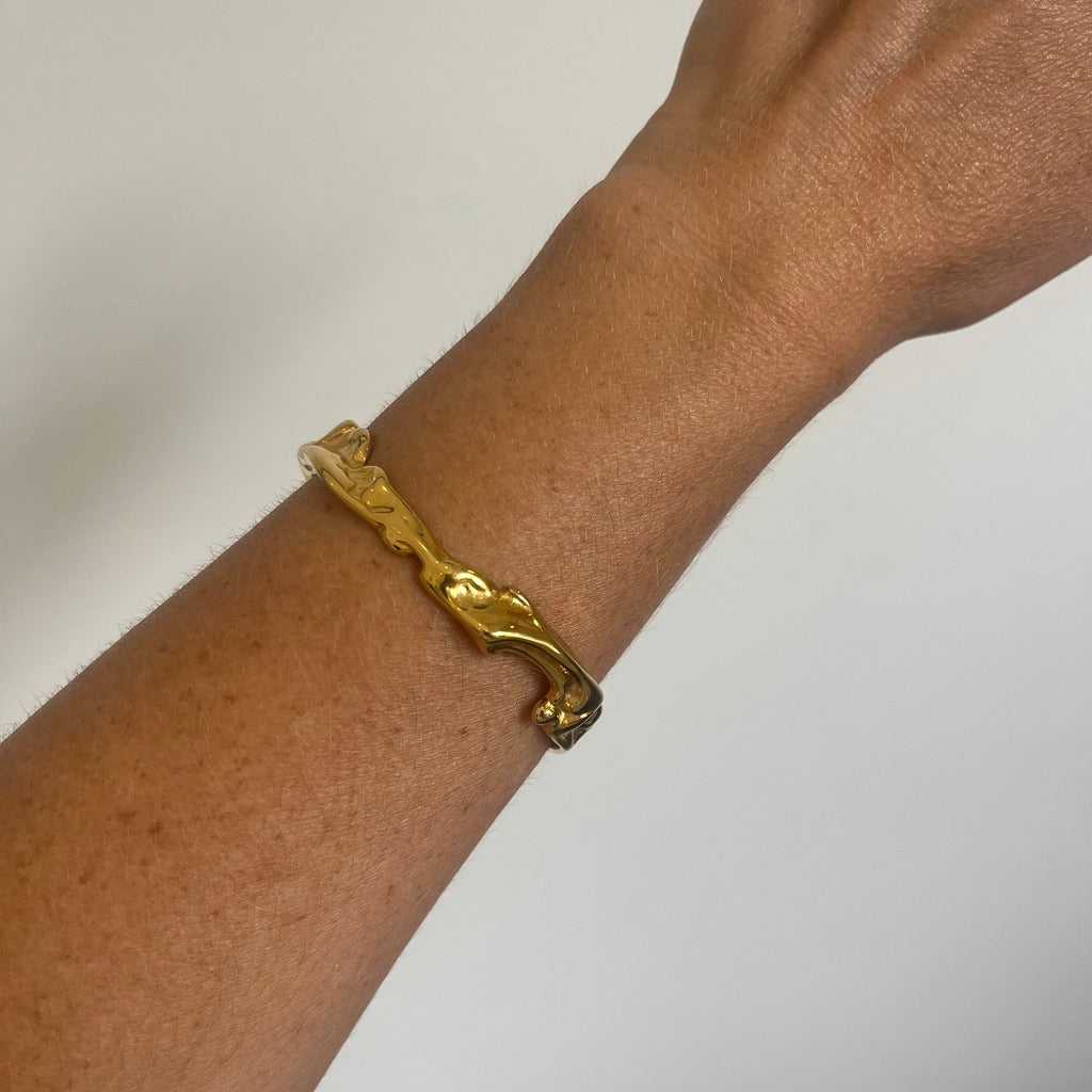Fluid like Gold Bracelet